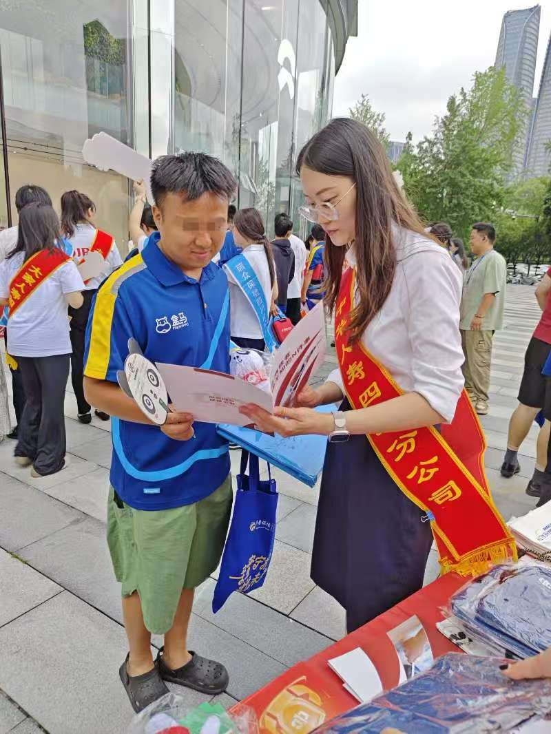 中华人寿四川分公司打造“五进入+”宣传矩阵，构建金融安全共同体